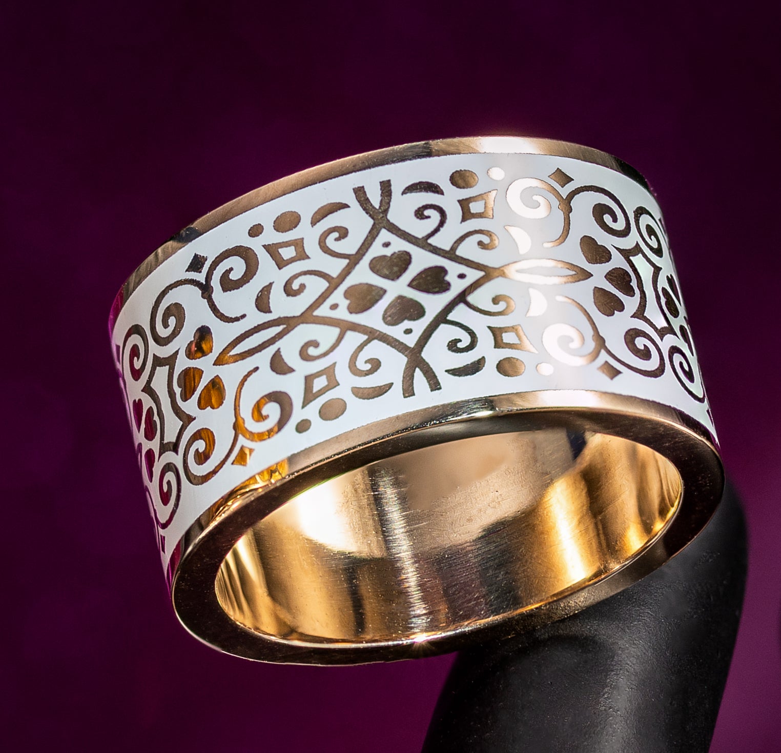 Ivory Filigree Cera Stone Band