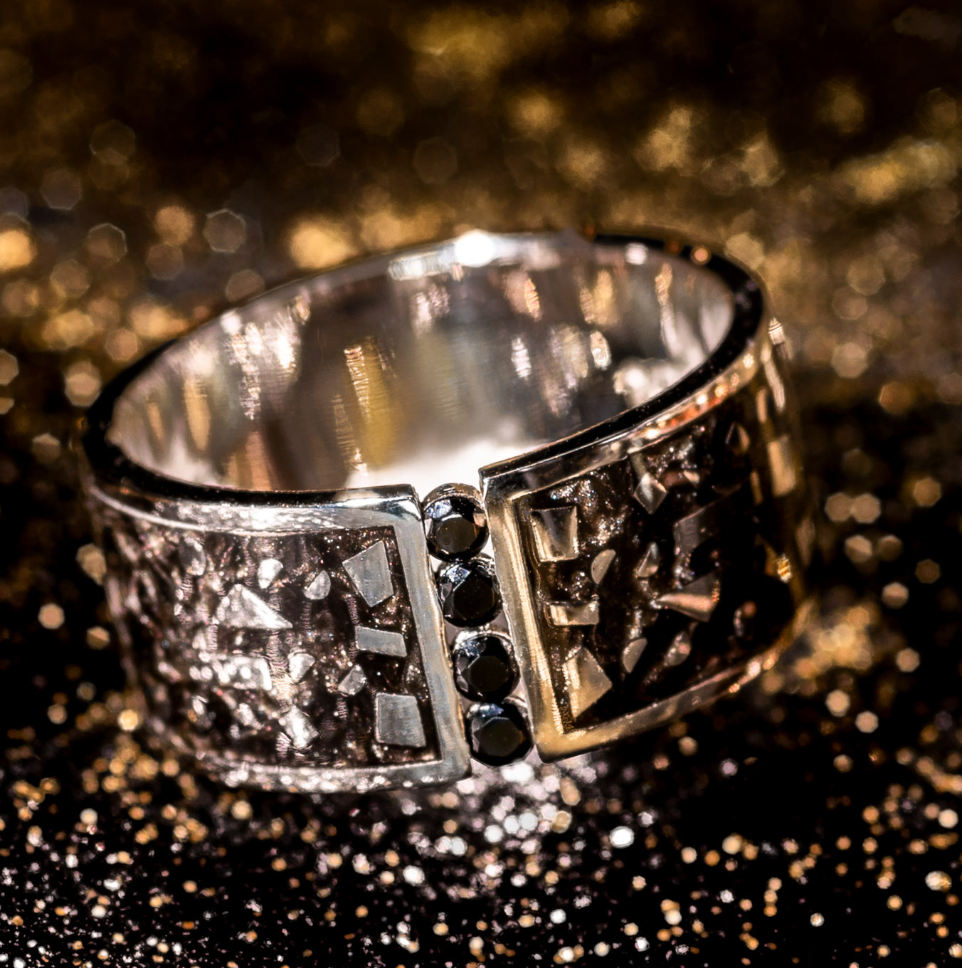 Noir Mosaic Cera Stone Band